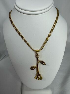 Gold Tone Rose Pendant Necklace Floral Chain Statement Jewelry